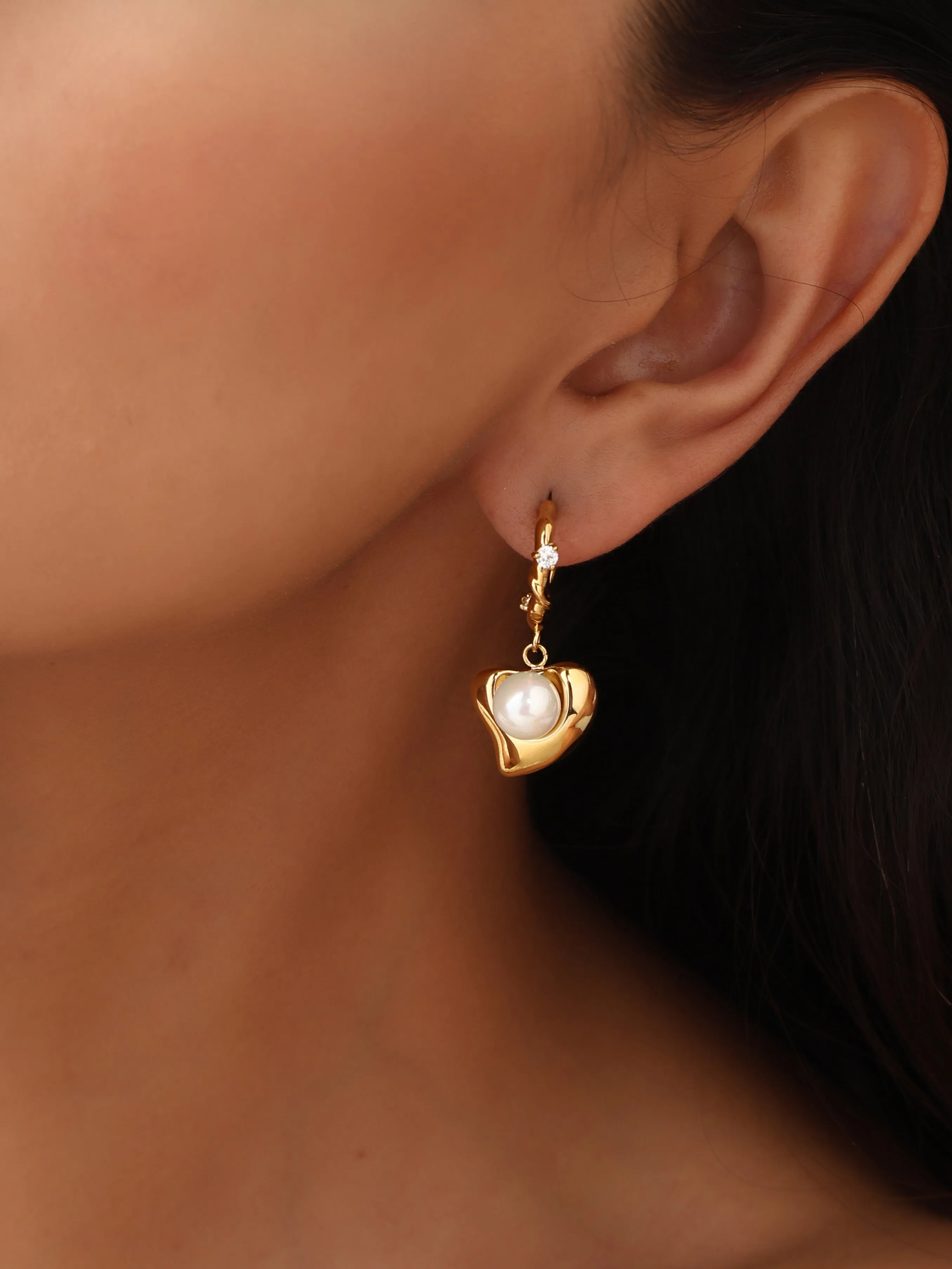 Aurum Pearl Heart Earrings