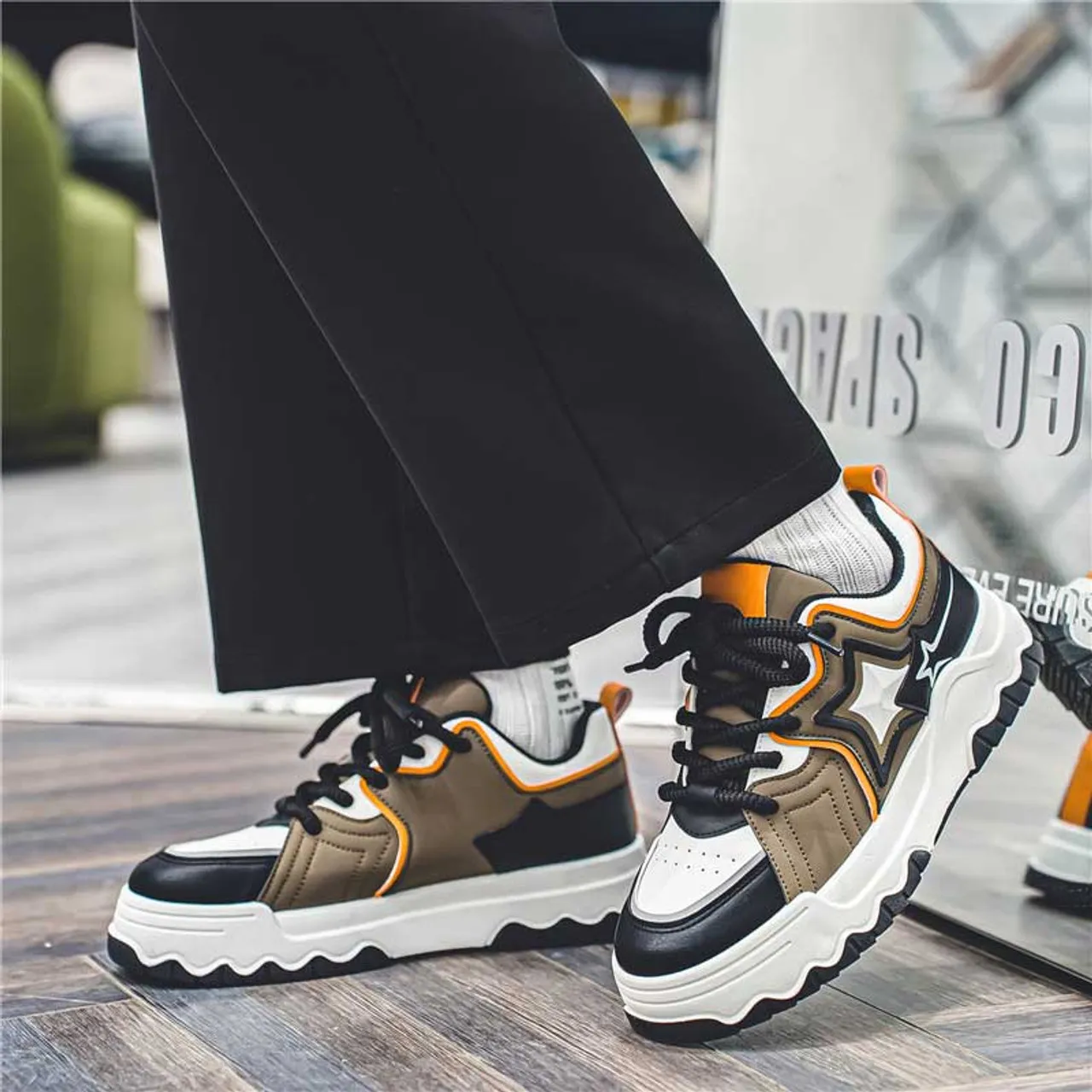 Brown stripe star pattern sport shoe sneaker