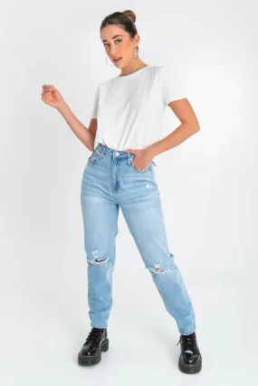 Pantalón cintura alta mom fit denim rotos en rodillas