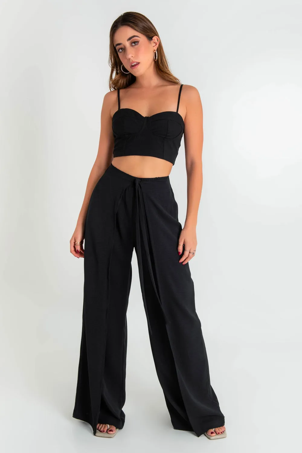 Pantalón cruzado con aberturas fit wide leg